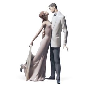 LLADRO (Happy Anniversary Couple Figurine) w/box